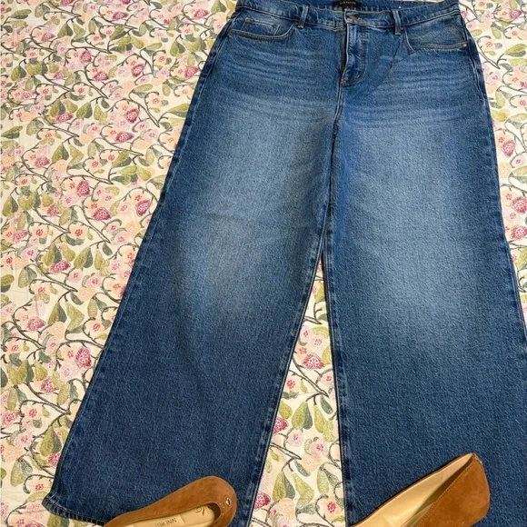 Ann Taylor Blue Straight Leg Women's Jeans - Picture 4 of 7